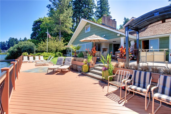 How to Choose the Best Deck for Your Home