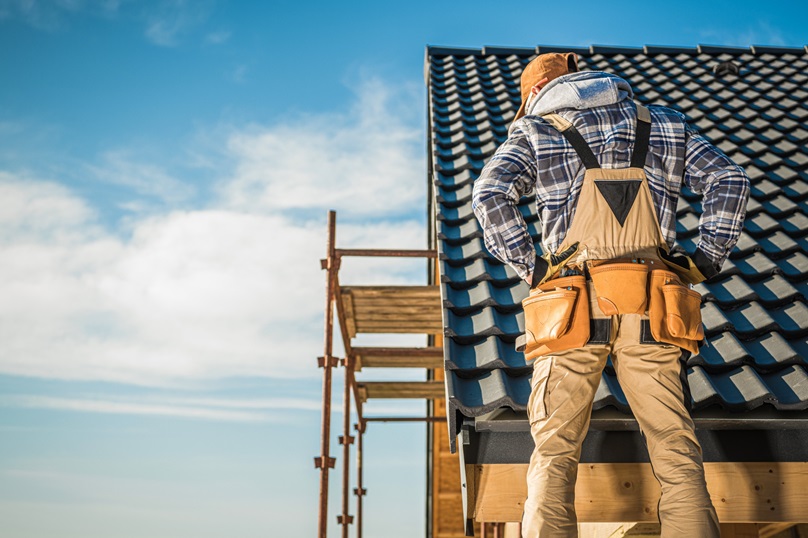 What to Consider Before Choosing a Roofing Contractor