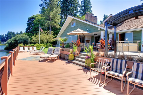 How to Choose the Best Deck for Your Home Image