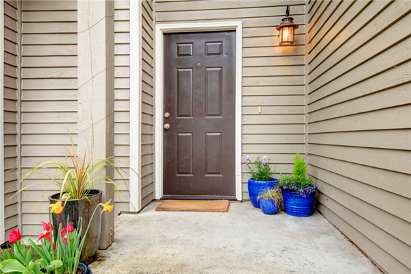 Expert Tips to Ensure the Success of Your Vinyl Siding Replacement Image