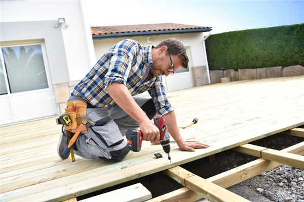 Why It's a Good Idea to Build Your Deck This Fall